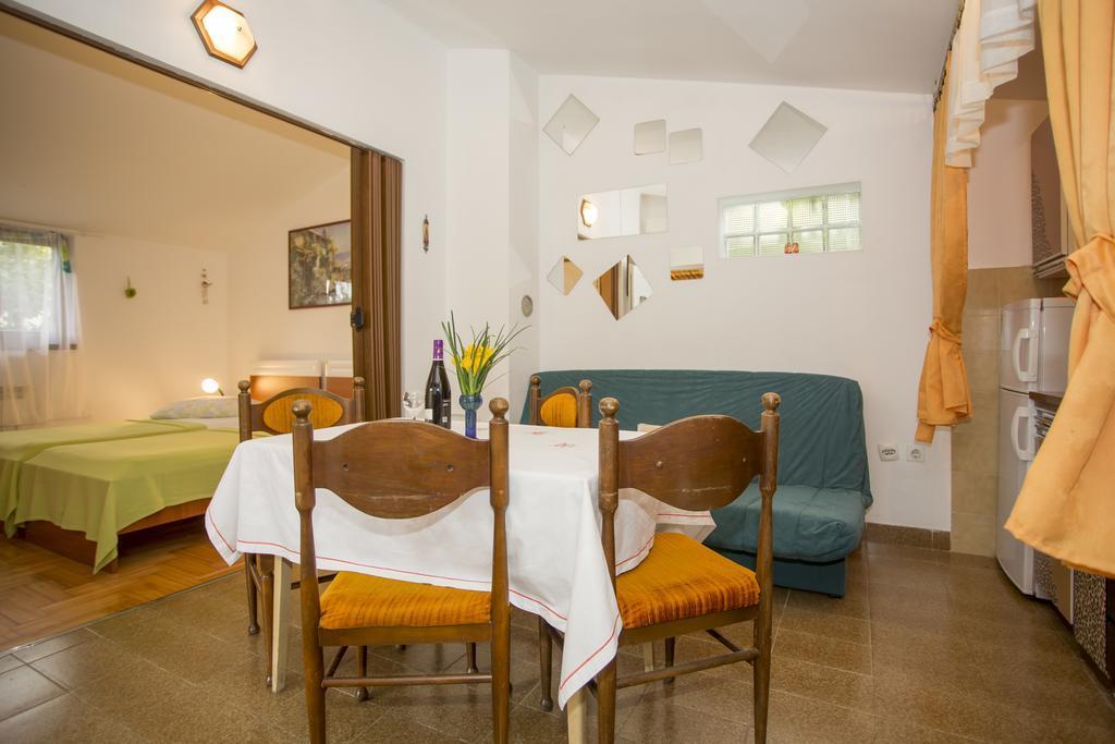 Apartments Pula 1618 Bagian luar foto