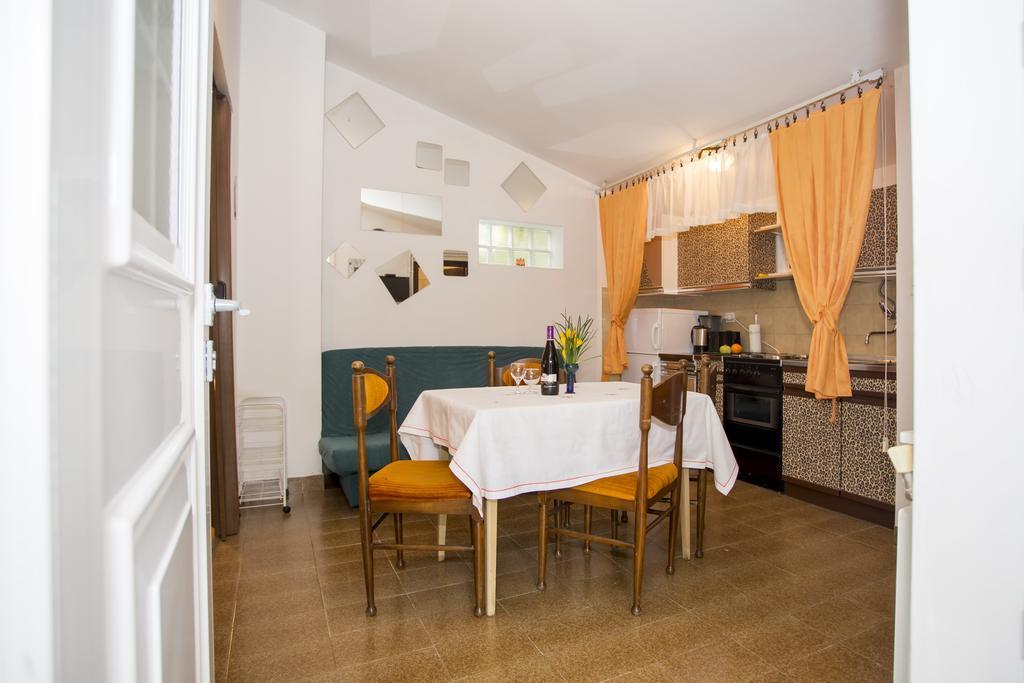 Apartments Pula 1618 Bagian luar foto