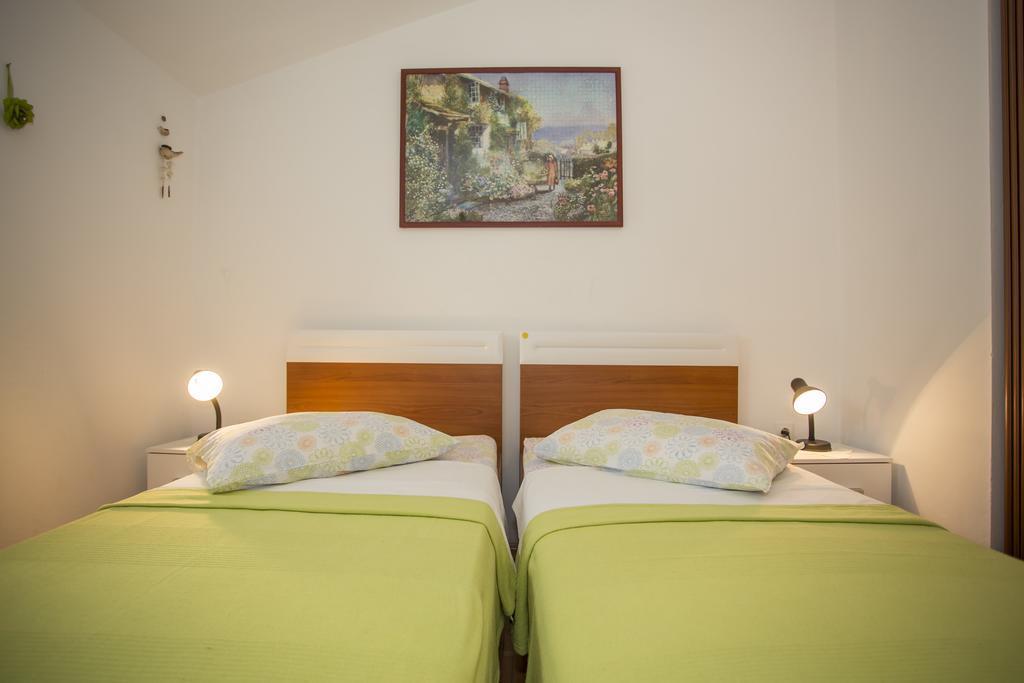 Apartments Pula 1618 Bagian luar foto