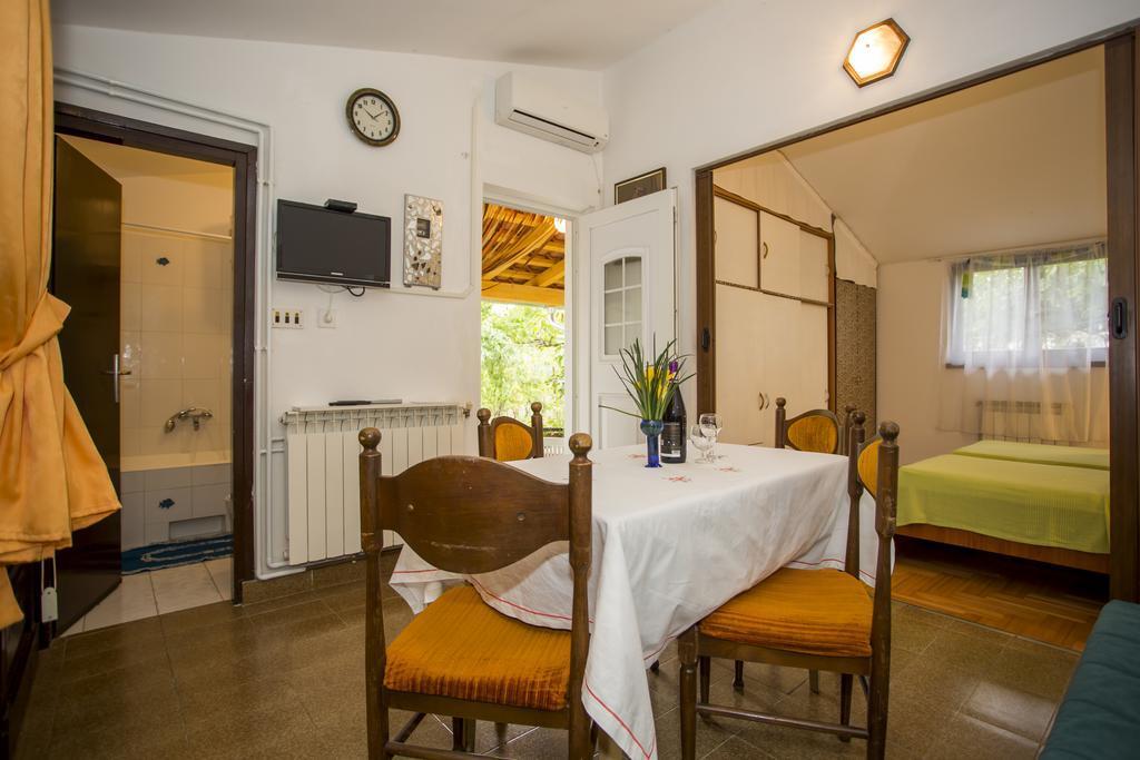 Apartments Pula 1618 Bagian luar foto