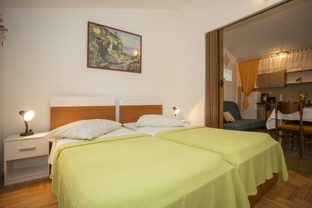 Apartments Pula 1618 Bagian luar foto