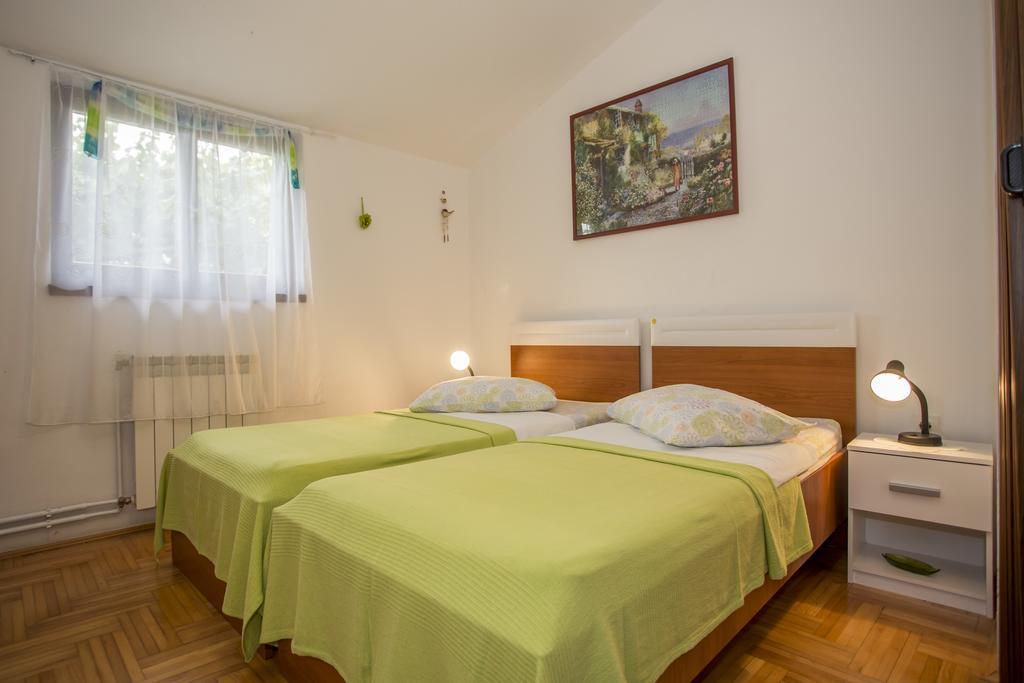 Apartments Pula 1618 Bagian luar foto